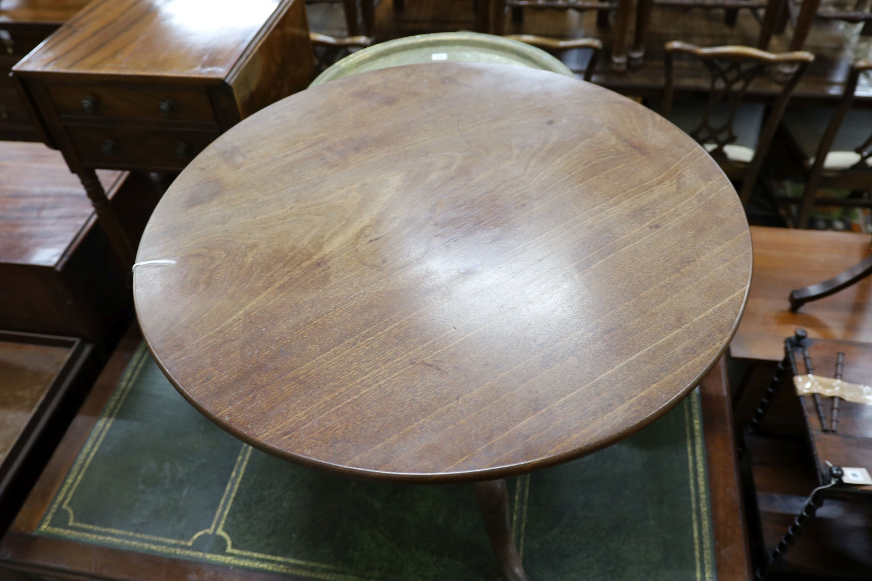 A George III circular mahogany birdcage tilt top tripod tea table, diameter 85cm, height 71cm